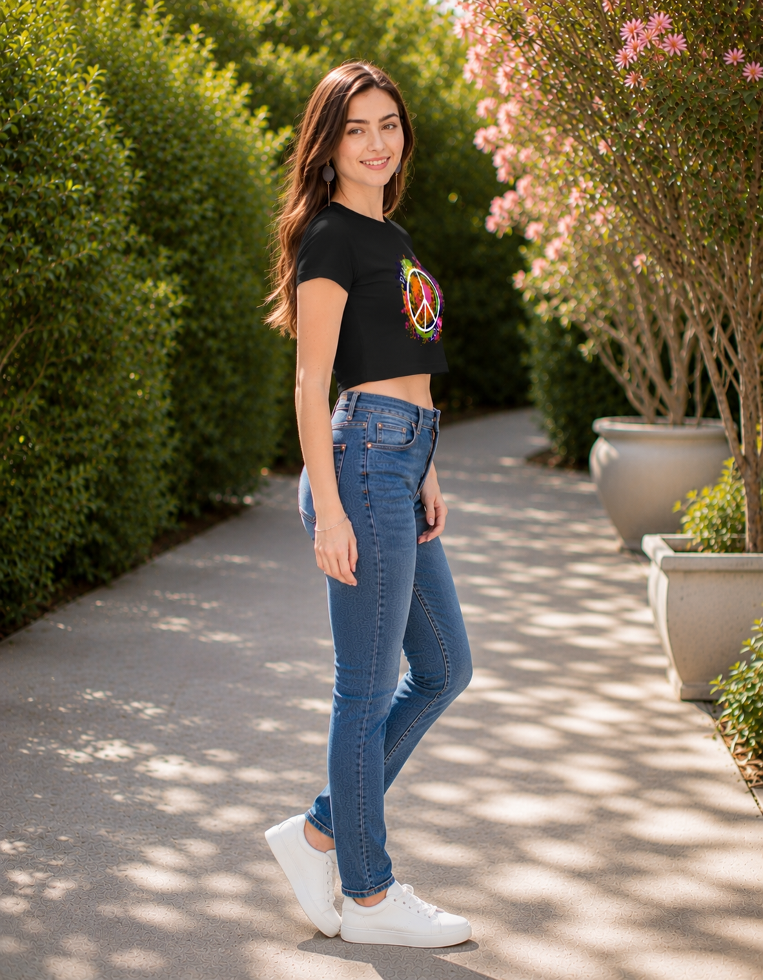 ONROGUE WOMEN'S PEACE & LOVE GRAPHIC CROP TOP
